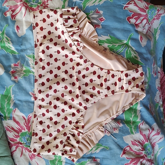Cutest Bikini Bottoms Ever NWOT in Peony Poppy Flower - Picture 1 of 3